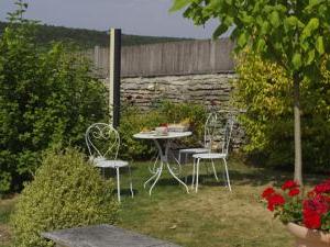 Le petit d&eacute;jeuner dans le jardin &copy; Multim&eacute;dia &amp; Tourisme